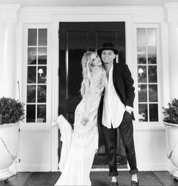 Celebs Evan Ross Releases Wedding Photos With Ashlee Simpson