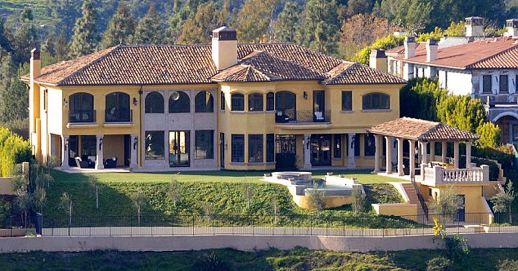 Celebs Taylor Swift John Travolta Brad Pitt Celebrities And