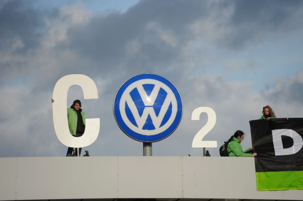 Greenpeace activists demonstrate at the entrance to the Volkswagen (VW) plant in Wolfsburg, central Germany, on November 9, 2015. (AFP Photo) Volkswagen offers diesel owners $1,000 in gift cards and vouchers