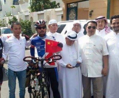 نتيجة بحث الصور عن ‪chinese man cycling to mecca‬‏