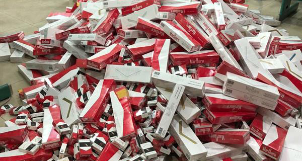 kuwait video kuwaiti customs seizes 1 000 boxes of cigarettes boxes of cigarettes