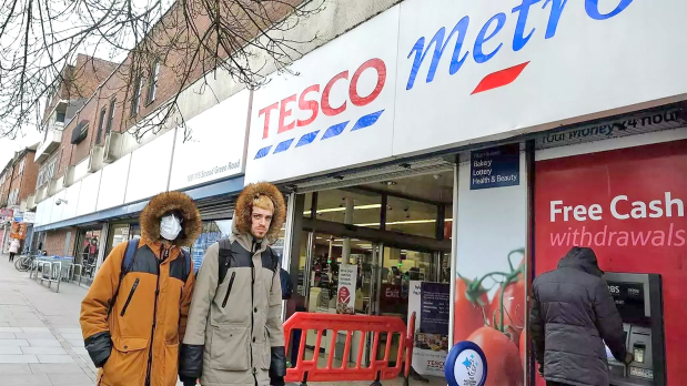 Covid shopping patterns boost Tesco sales
