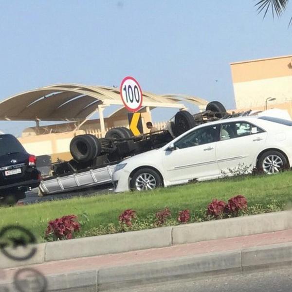 Bahrain News One person injured in truckcar accident on Arad Highway