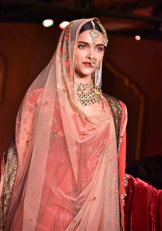Update 143+ bajirao mastani frock suit latest - netgroup.edu.vn