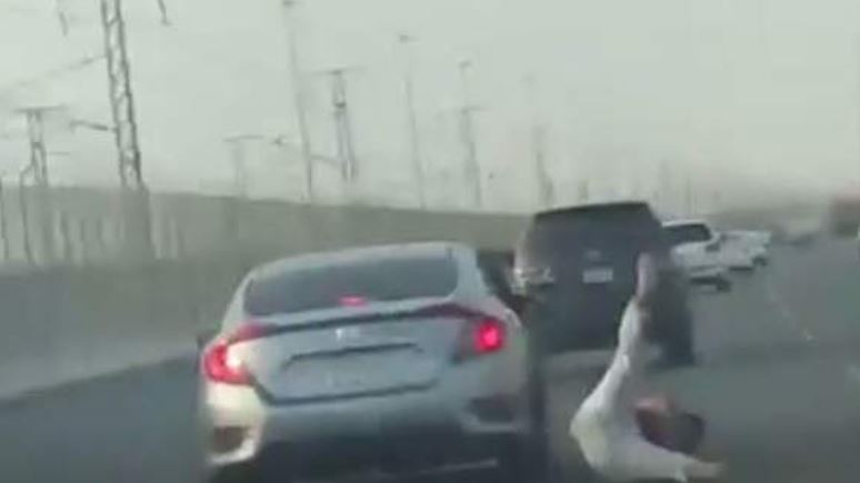 Ksa Saudi Man Arrested For Trying To Attack Another Driver From Moving Car