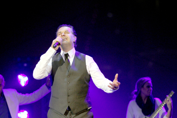 Bahrain News: VIDEO: Lebanese singer Ragheb Alama entertains fans at ...