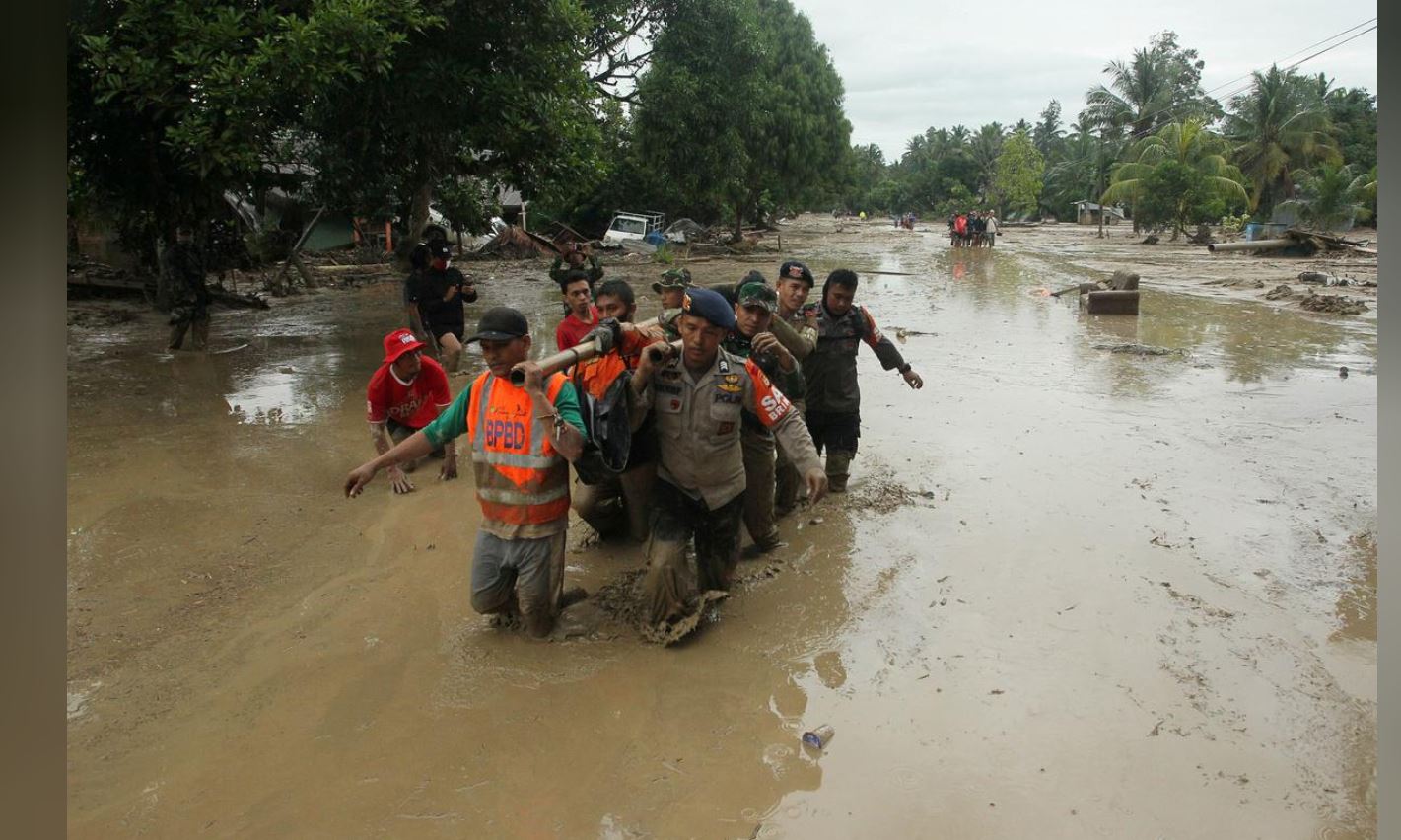 World News: Flash floods kill at least 30 in Indonesia
