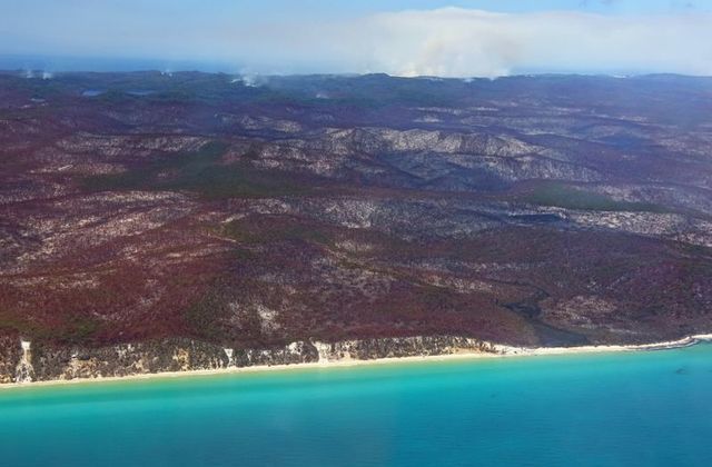 World News: Australia bushfire threatens township on World Heritage-listed  Fraser island