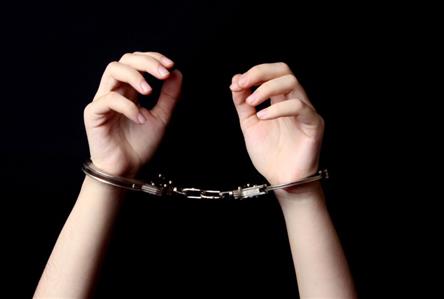 Kuwaiti influencer detained after crash leaves...
