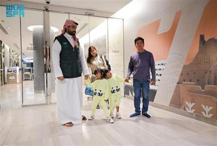 Filipino conjoined twins arrive in Riyadh for...