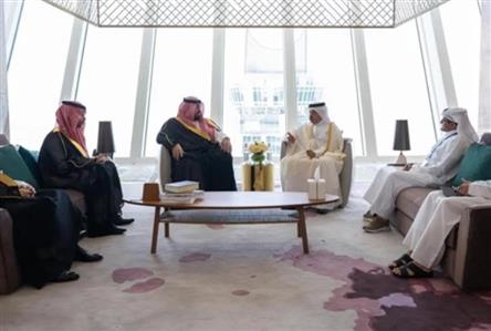 Saudi Economy Minister meets Qatari Finance...