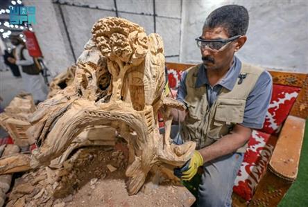 Ancestral woodcraft captivates visitors at Hail...