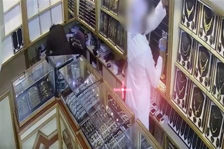 Oman Police arrest four for daylight robbery...