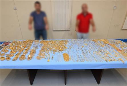 Oman police arrest two tourists for robbing...