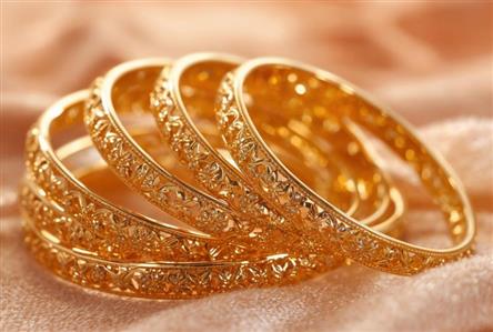 Riyadh student gives away gold jewellery as...