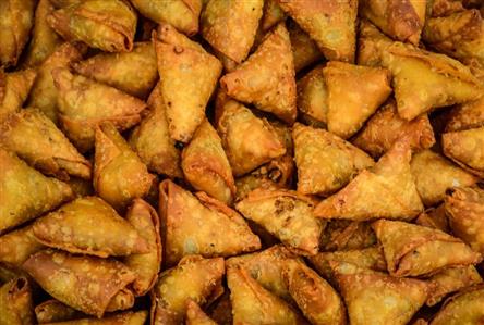 900kg of samboosa seized in Oman