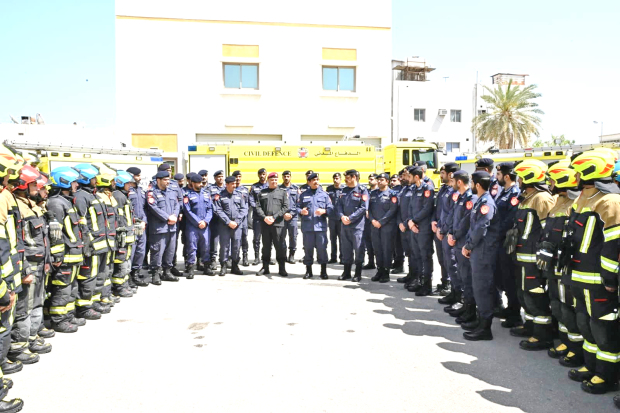 <p>Interior Minister General Shaikh Rashid bin Abdulla Al Khalifa yesterday visited the General Directorate of Civil Defence to review security readiness and efficiency in dealing with the repercussions of the Iranian aggression targeting Bahrain.</p>