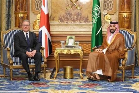 Saudi Crown Prince meets British Prime Minister...
