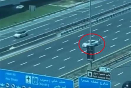 Dubai Police stop traffic to help rescue stranded...