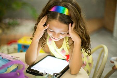 Experts stress digital literacy over social...