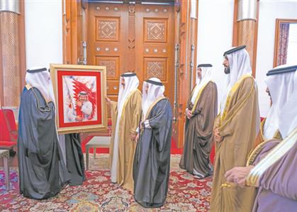 King praises top Bahraini artist