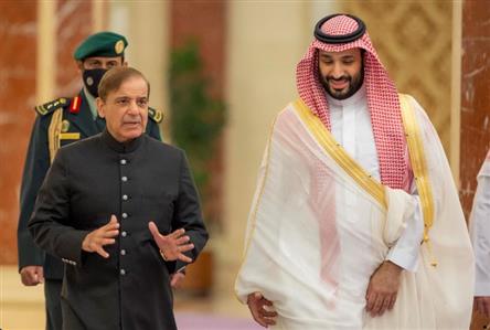 Pakistan premier and army chief set to visit...