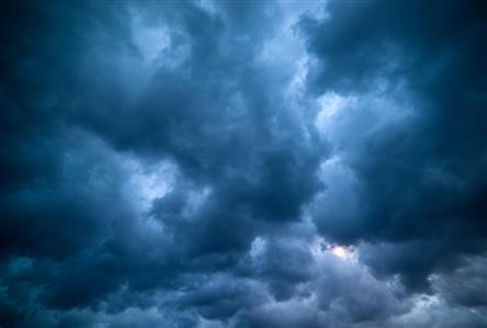 Saudi Civil Defence urges caution as thunderstorms...