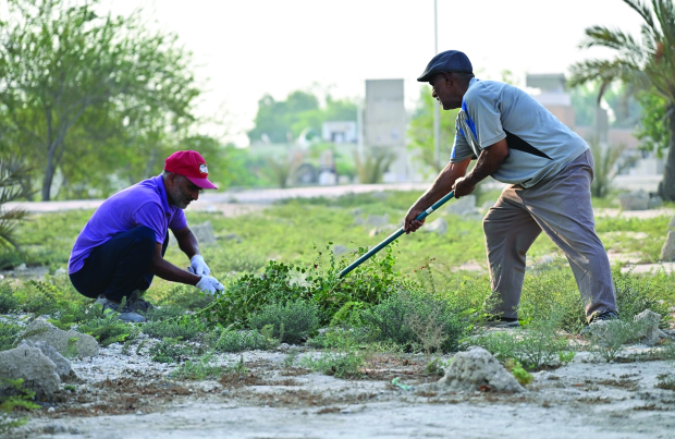 Bahrain News: Community takes part in cemetery cleaning drive